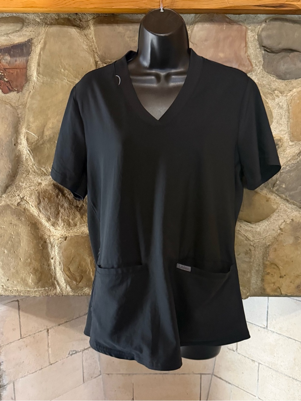 Ladies Black Landau Scrub Top V Neck Pockets M Doctor Nurse Vet